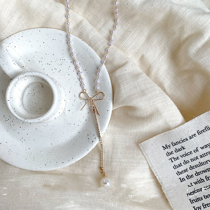 Collar con Perlas y Detalles