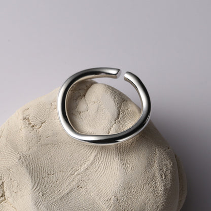 Anillo con Diseño de Ondas