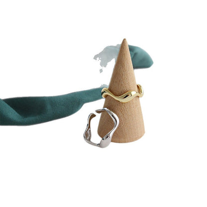Anillo con Diseño de Ondas