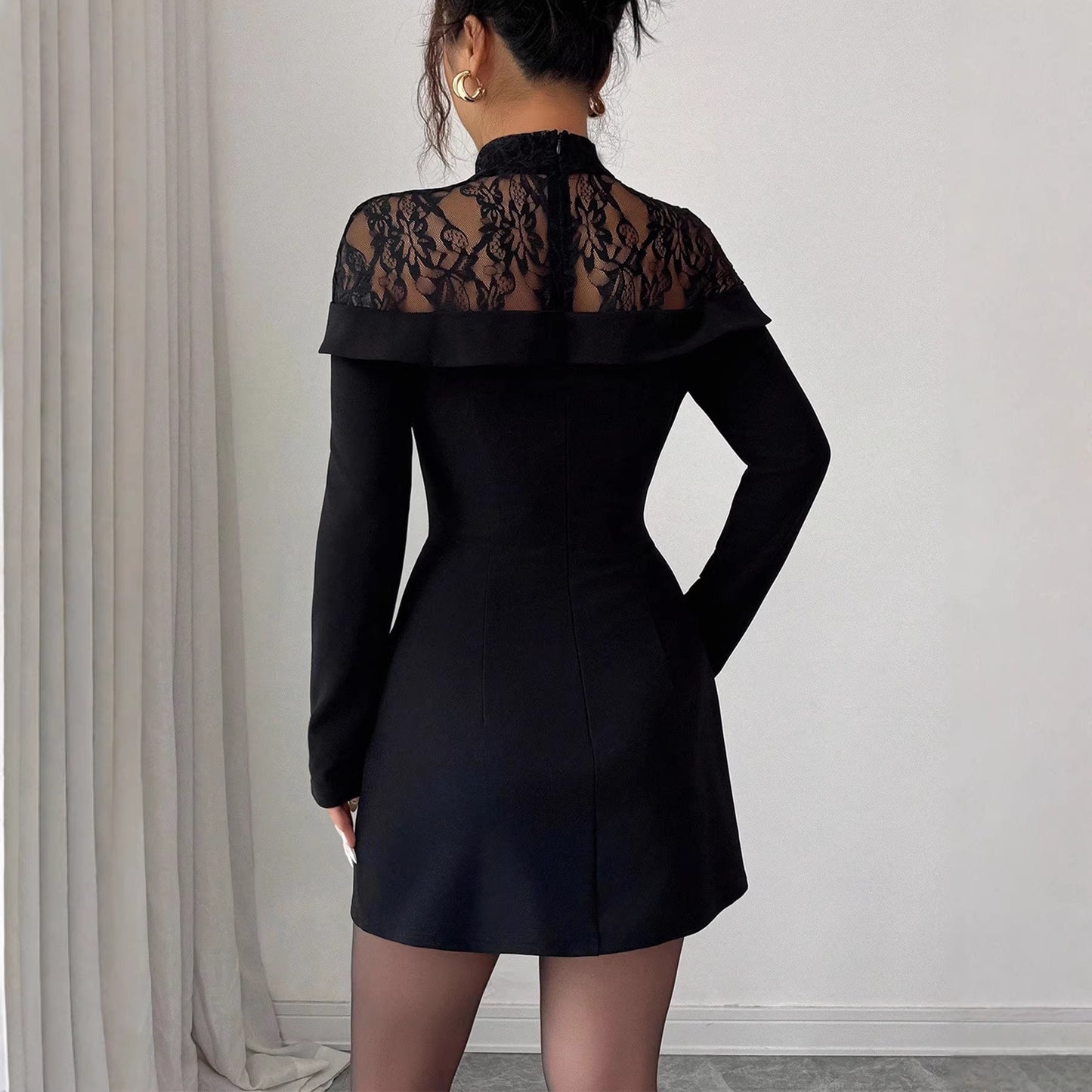 Vestido Ajustado Hombros Descubiertos con Encaje