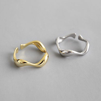 Anillo con Diseño de Ondas
